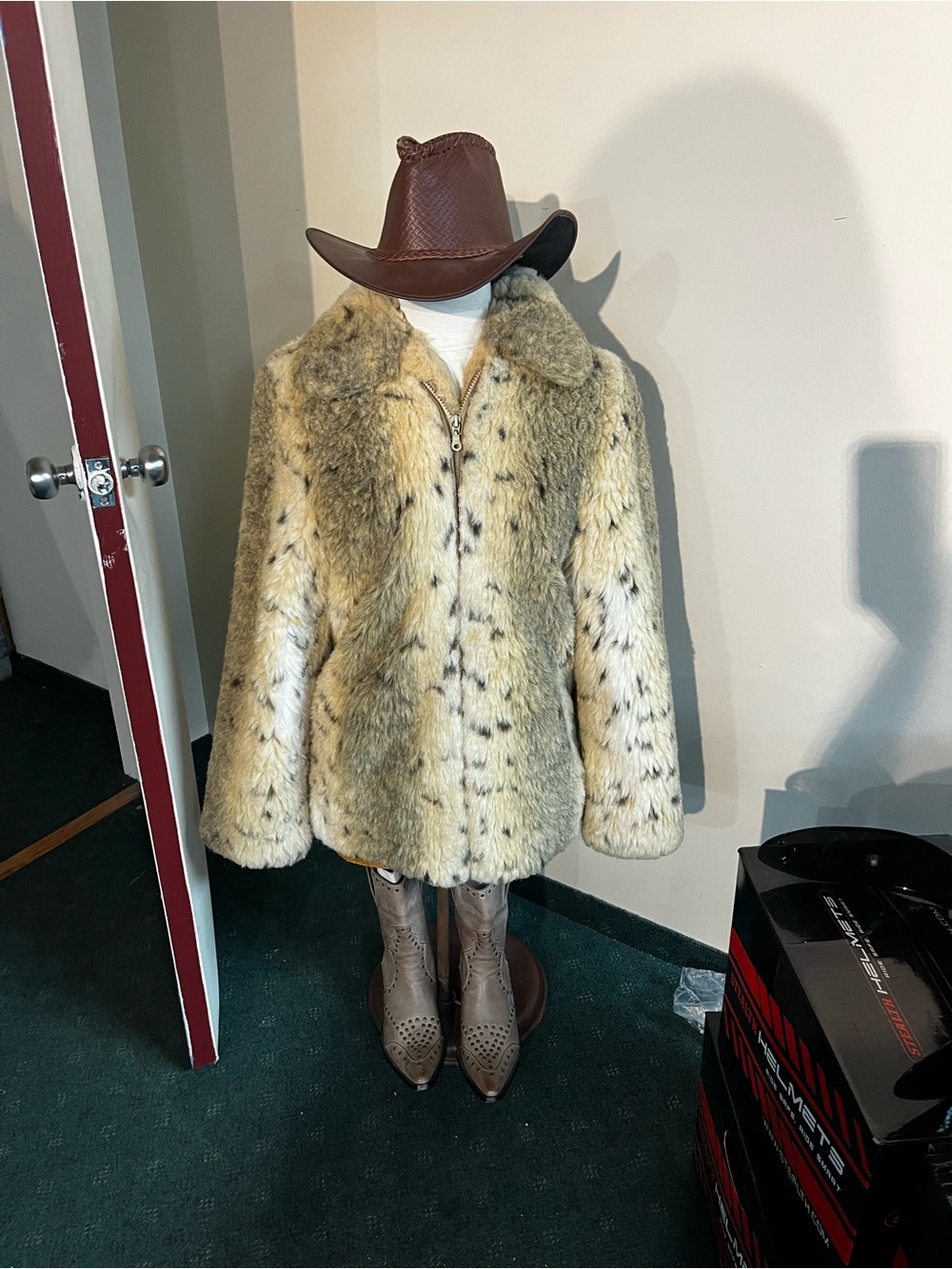 Women's Faux Fur Zip-Front Coat in Cream Speckle